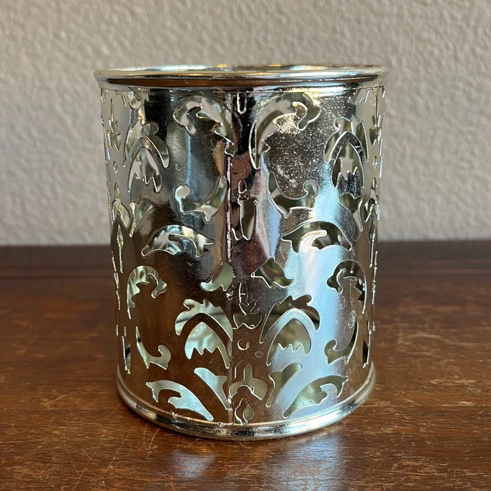 Silver Floral Punched Pen Holder *2 for $5*